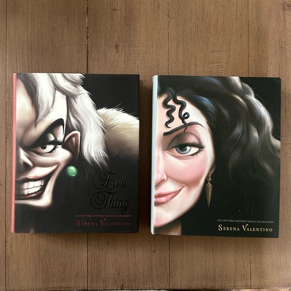 Two stand alone Disney novels - Picture 1 of 3